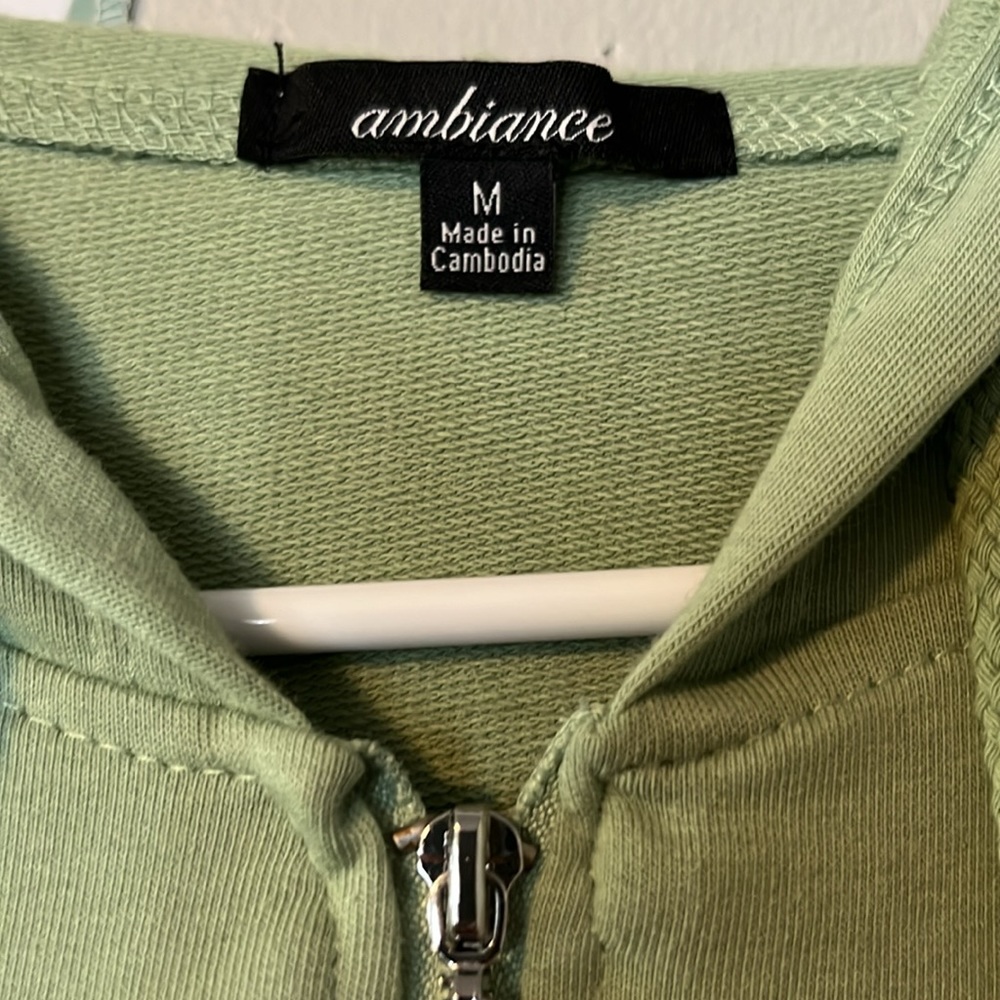 Cropped Zip Up - Picture 2 of 3